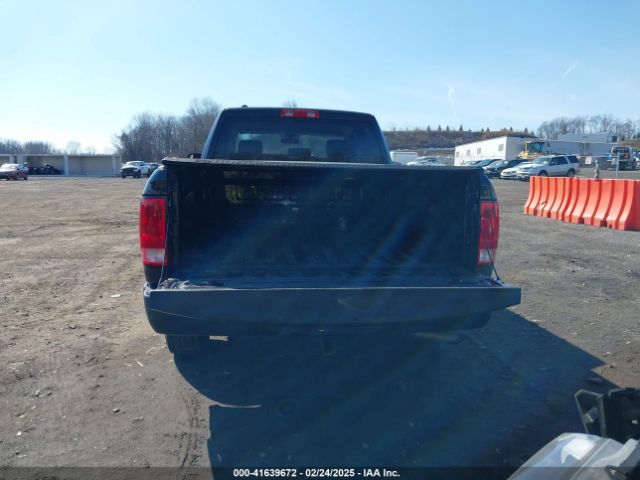 1C6RR7FG1JS327742 RAM 1500 Express  4x4 6'4 Box