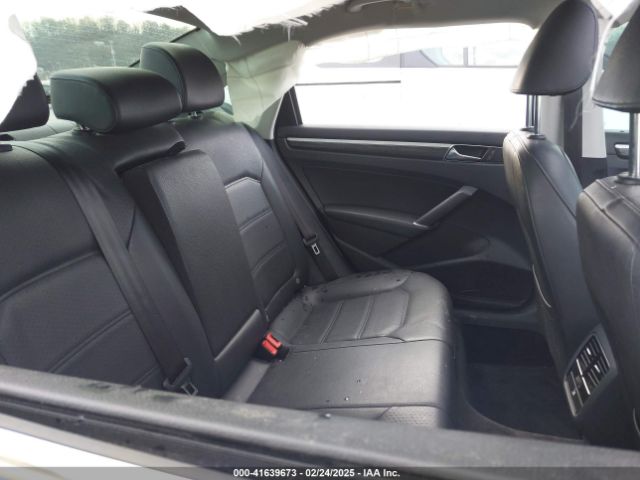 1VWBT7A3XHC035590 Volkswagen Passat 1.8t Se