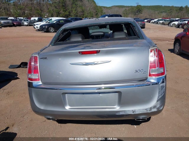 Chrysler 300C 2014 2C3CCAET6EH138940 Image 16