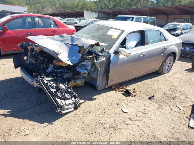 Chrysler 300C 2014 2C3CCAET6EH138940 Image 2