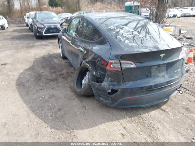 2022 TESLA MODEL Y 7SAYGAEE1NF364514 Photo 2