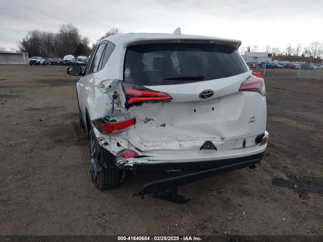 JTMBFREV6JJ235868 Toyota RAV4 LE