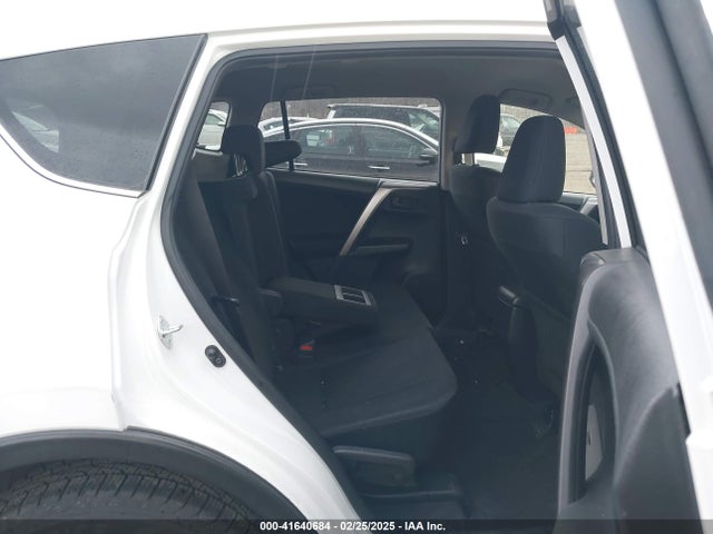 JTMBFREV6JJ235868 Toyota RAV4 LE