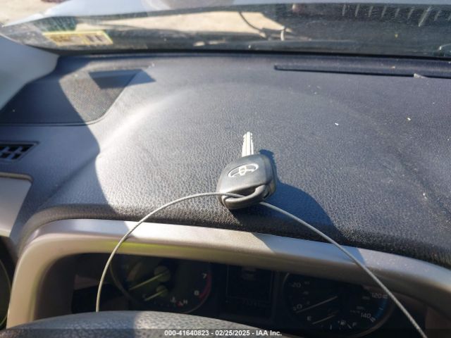 2T3BFREV8JW854358 Toyota RAV4 LE