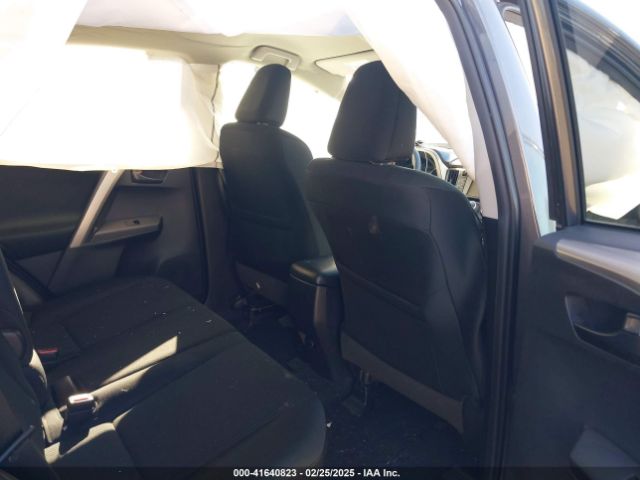 2T3BFREV8JW854358 Toyota RAV4 LE