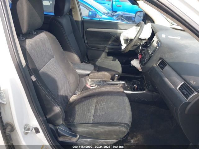 JA4AD2A3XJZ068679 Mitsubishi Outlander Es