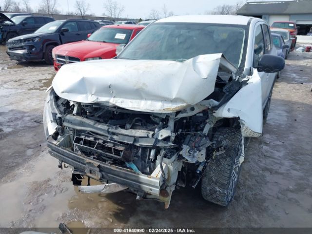 JA4AD2A3XJZ068679 Mitsubishi Outlander Es