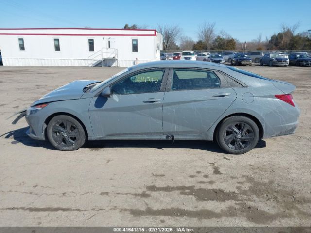 KMHLM4AJ1NU032127 Hyundai Elantra Hybrid Blue