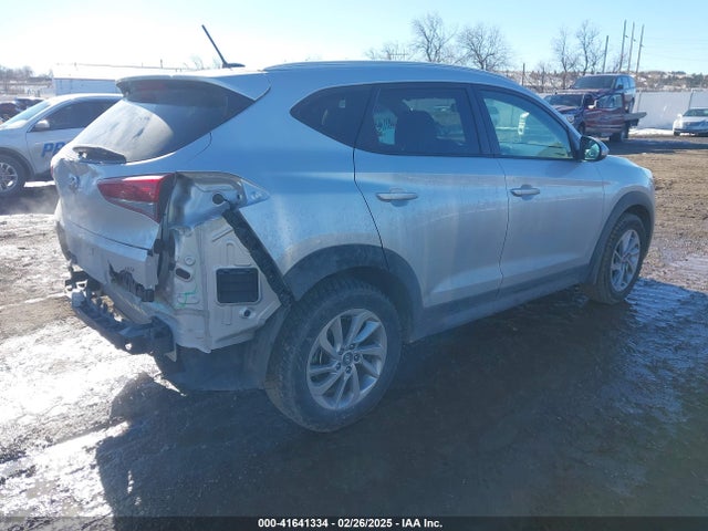 KM8J3CA46GU117711 Hyundai TUCSON SE