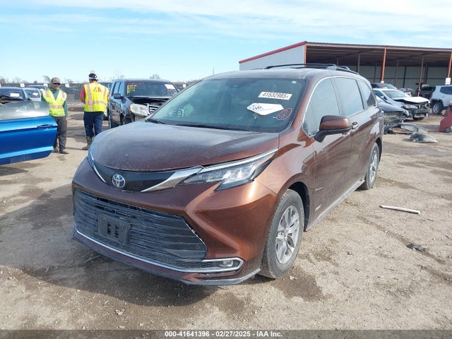 5TDJRKEC2MS005454 Toyota SIENNA XLE