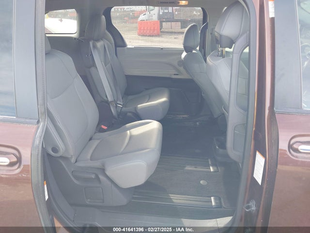 5TDJRKEC2MS005454 Toyota SIENNA XLE