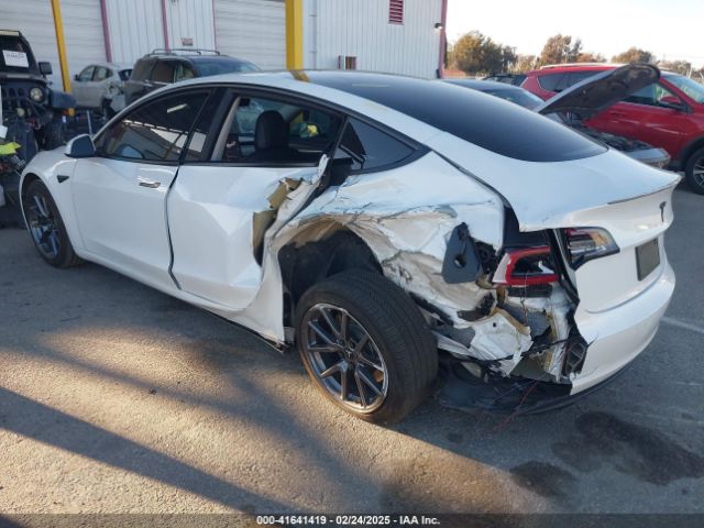2021 TESLA MODEL 3 5YJ3E1EA4MF068833 Photo 2