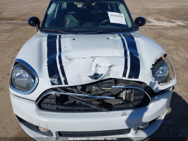 2017 MINI COUNTRYMAN WMZYV5C36H3E01492 Photo 9