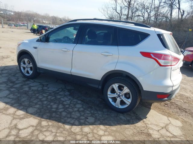 1FMCU9GXXEUB92225 Ford ESCAPE SE