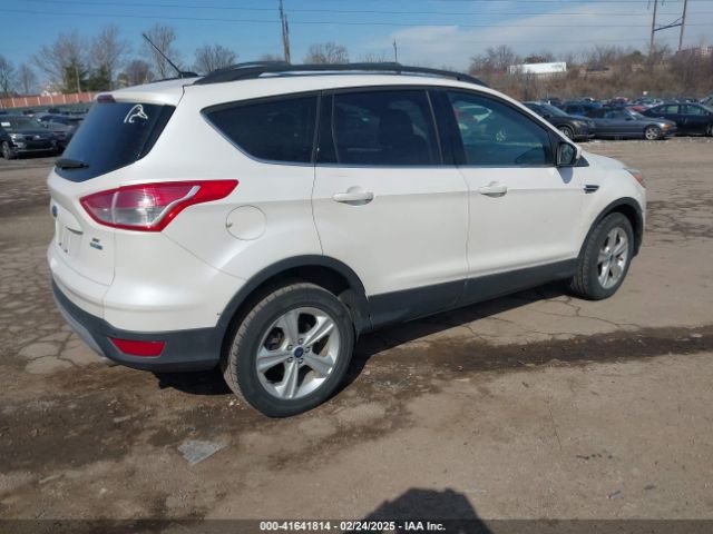 1FMCU9GXXEUB92225 Ford ESCAPE SE