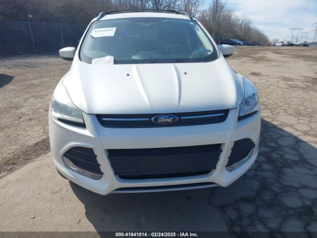1FMCU9GXXEUB92225 Ford ESCAPE SE