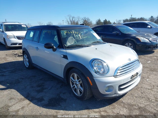2011 MINI COOPER CLUBMAN WMWZF3C50BTY00407 Photo 0