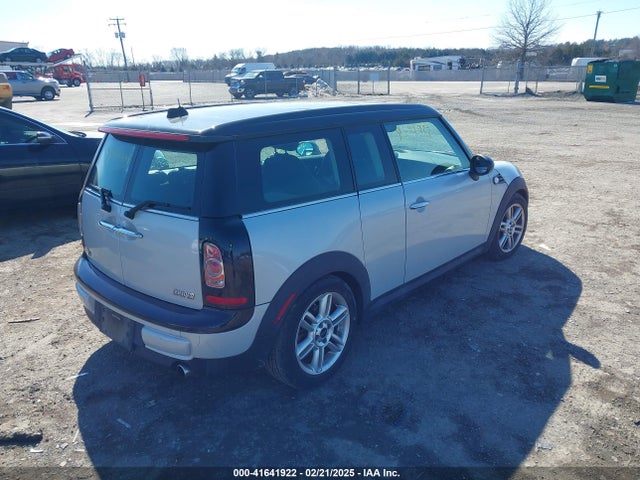 2011 MINI COOPER CLUBMAN WMWZF3C50BTY00407 Photo 3