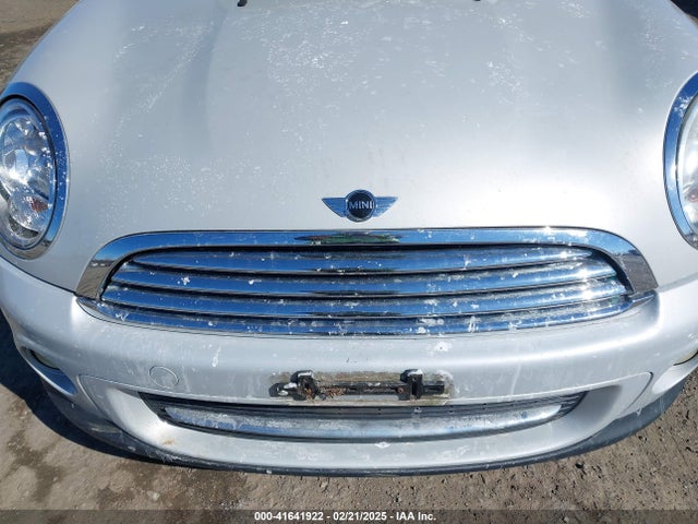 2011 MINI COOPER CLUBMAN WMWZF3C50BTY00407 Photo 5