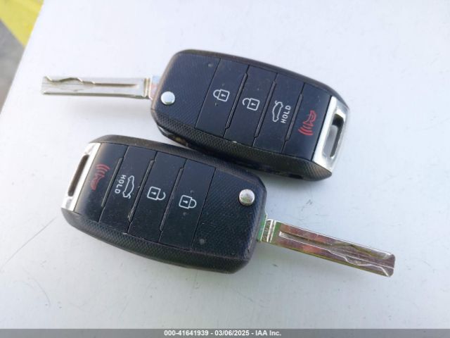 KNAGM4A77F5532294 KIA Optima Lx
