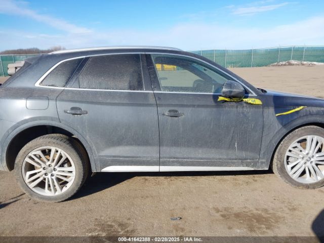 WA1CNAFY1J2129656 Audi Q5 2.0t Premium/2.0t Tech Premium