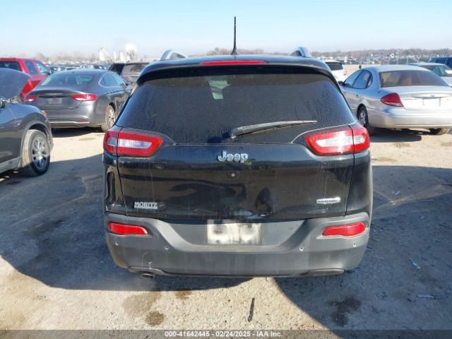 1C4PJLCB3GW355911 Jeep Cherokee Latitude
