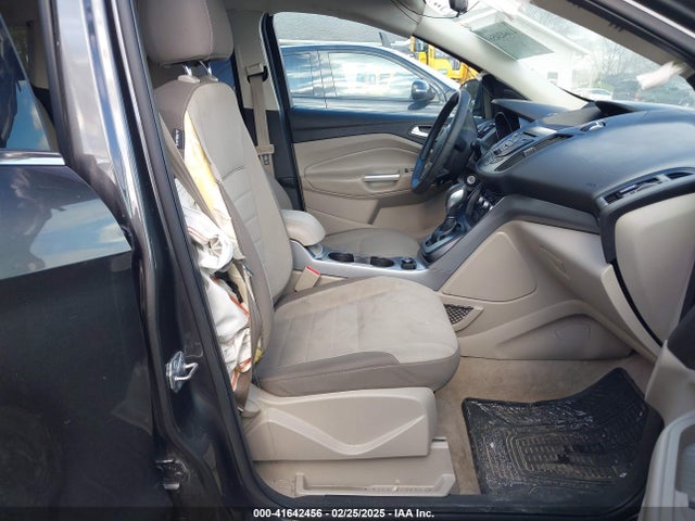 1FMCU9GX0FUA89364 Ford ESCAPE SE