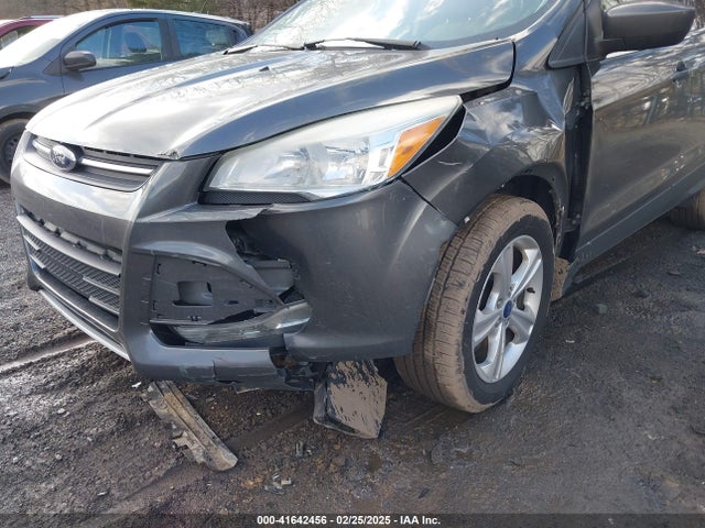1FMCU9GX0FUA89364 Ford ESCAPE SE
