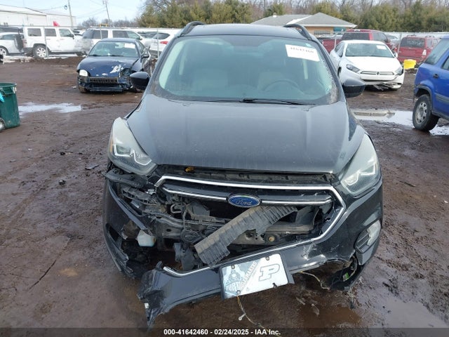 1FMCU0GD4HUA76833 Ford ESCAPE SE