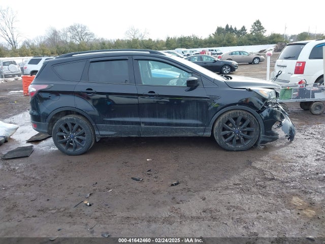 1FMCU0GD4HUA76833 Ford ESCAPE SE