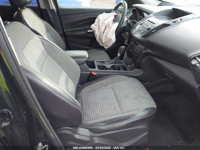 1FMCU0GD4HUA76833 Ford ESCAPE SE