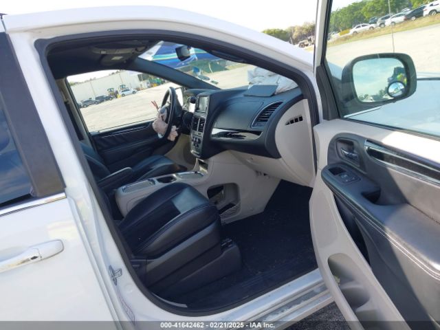 2C4RDGCG5JR179043 Dodge Grand Caravan Sxt