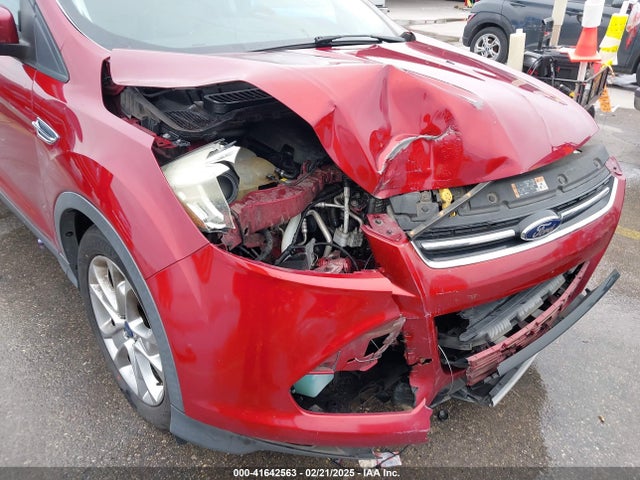 1FMCU0JX0EUE38865 Ford Escape Titanium