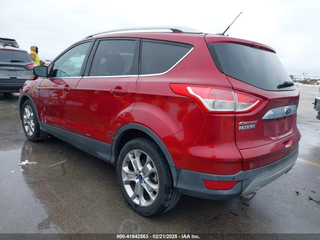 1FMCU0JX0EUE38865 Ford Escape Titanium