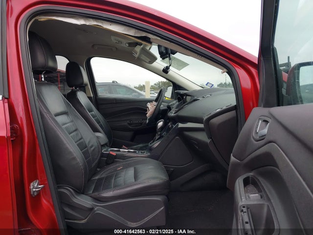 1FMCU0JX0EUE38865 Ford Escape Titanium