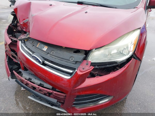 1FMCU0JX0EUE38865 Ford Escape Titanium