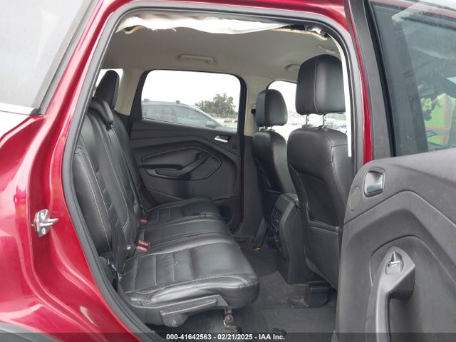1FMCU0JX0EUE38865 Ford Escape Titanium