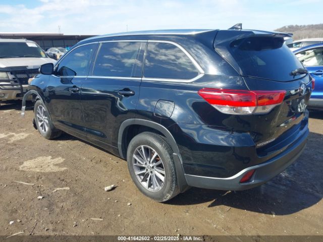 2018 TOYOTA HIGHLANDER 5TDJZRFH5JS533777 Photo 2