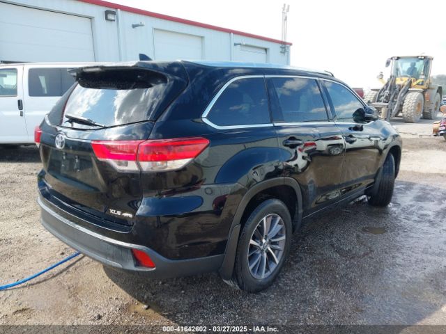 2018 TOYOTA HIGHLANDER 5TDJZRFH5JS533777 Photo 3