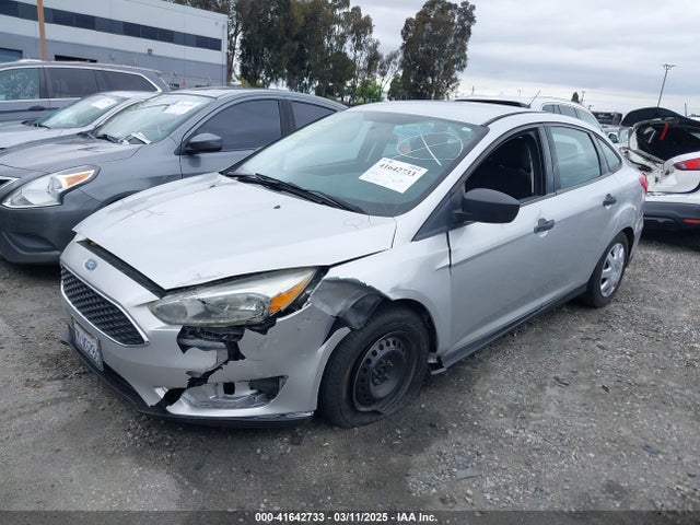 Ford FOCUS S 2015 1FADP3E29FL326093 Image 2