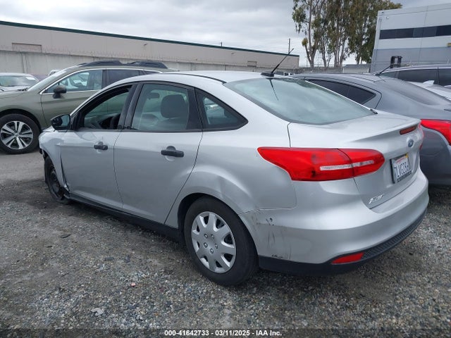 Ford FOCUS S 2015 1FADP3E29FL326093 Image 3