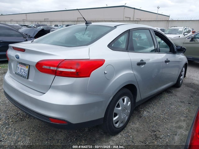 Ford FOCUS S 2015 1FADP3E29FL326093 Image 4