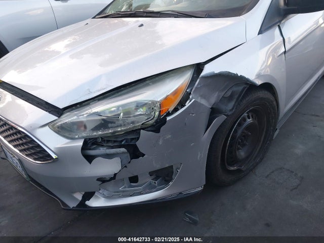 Ford FOCUS S 2015 1FADP3E29FL326093 Image 6