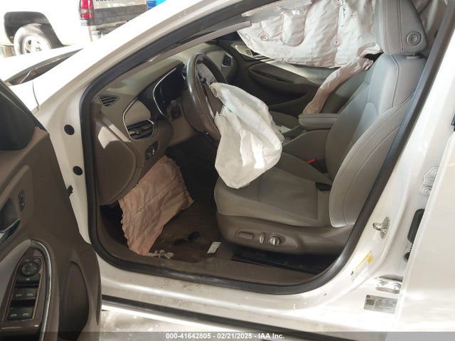 1G1ZD5ST8JF186555 Chevrolet MALIBU LT
