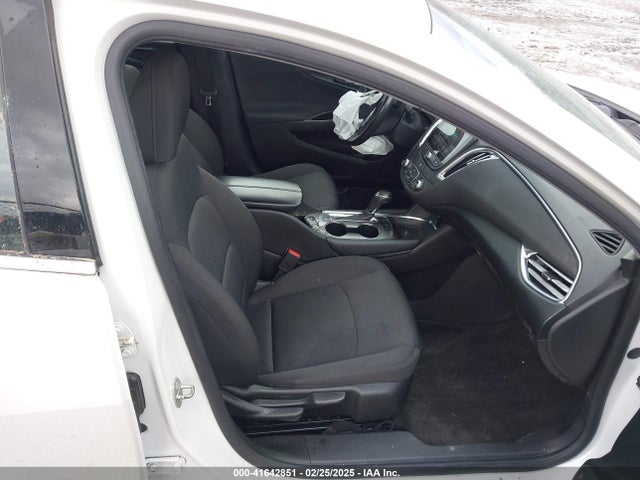 1G1ZD5ST3JF212737 Chevrolet MALIBU LT