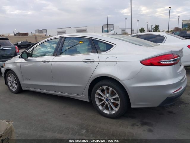 3FA6P0MU3KR262056 Ford Fusion Hybrid Sel