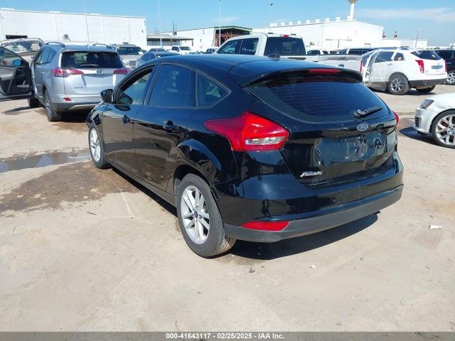 Ford FOCUS SE 2018 1FADP3K29JL216478 Image 3