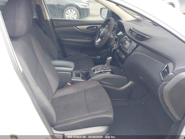 JN1BJ1CR9KW338201 Nissan Rogue Sport S