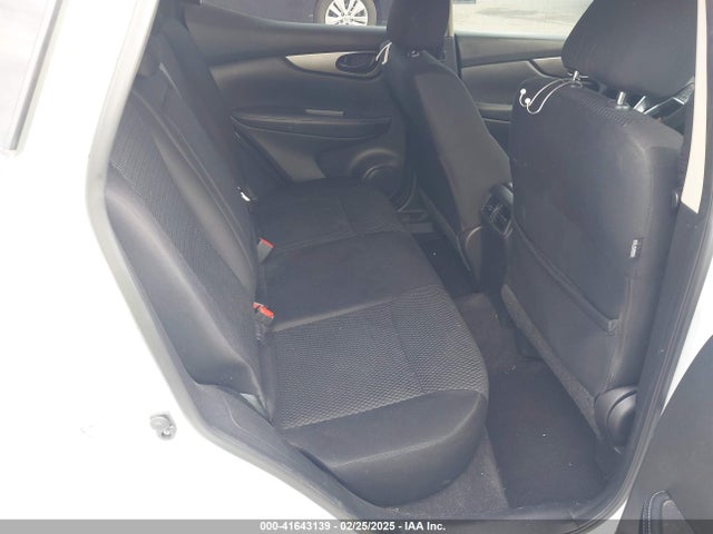 JN1BJ1CR9KW338201 Nissan Rogue Sport S