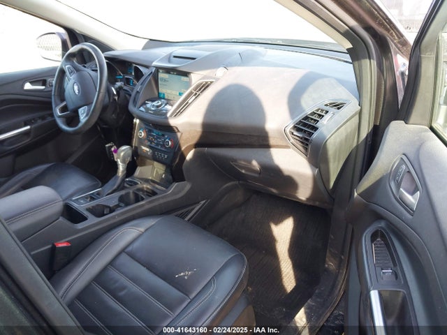 1FMCU9J99JUD48386 Ford Escape Titanium